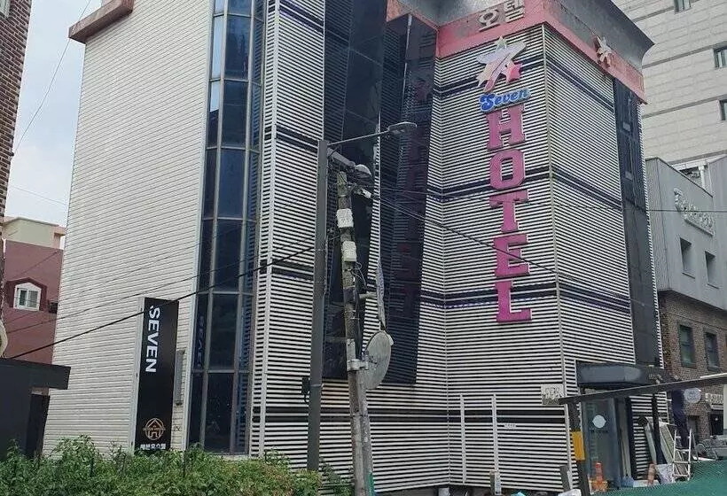 پانسیون Seven Hostel