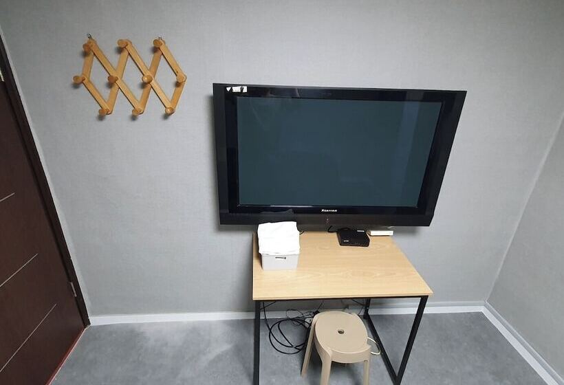 Pensiune Seven Hostel