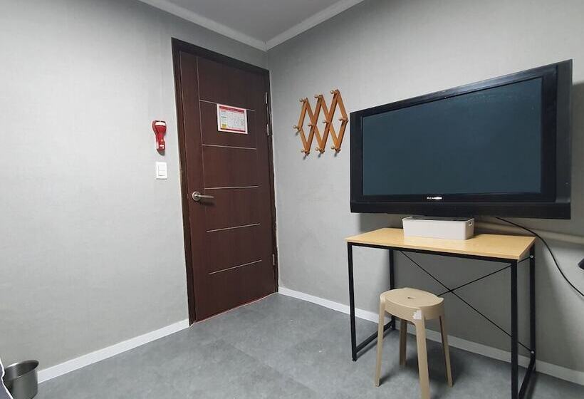 Pensiune Seven Hostel