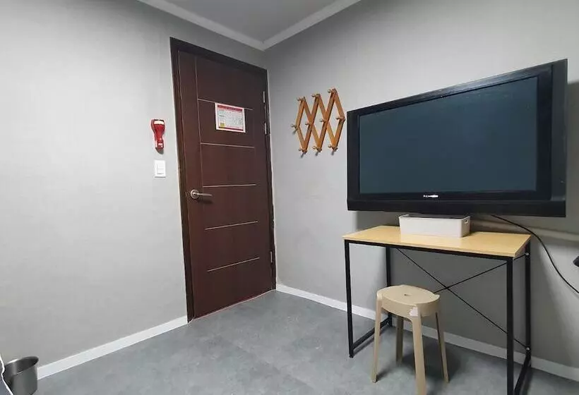 پانسیون Seven Hostel