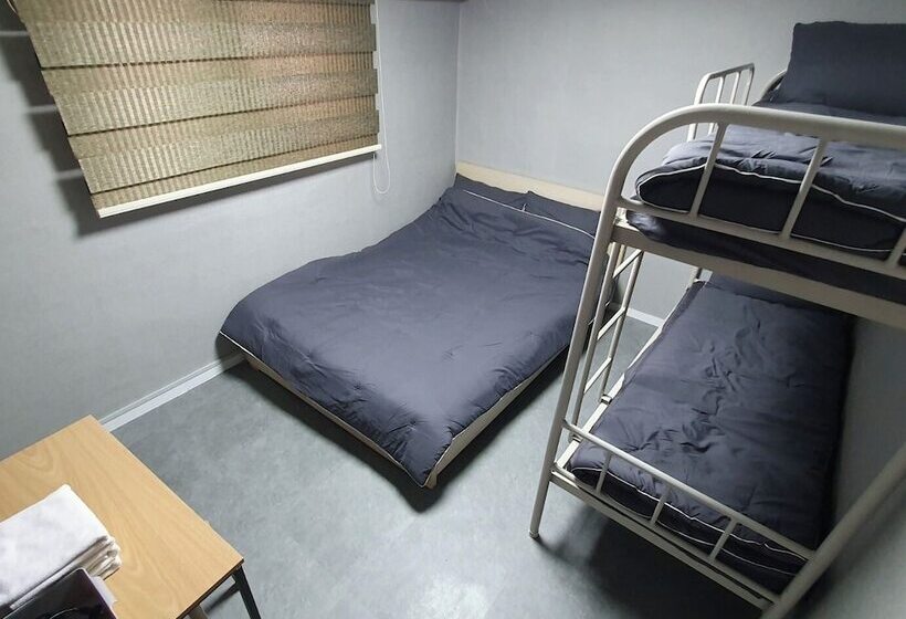 Pensiune Seven Hostel