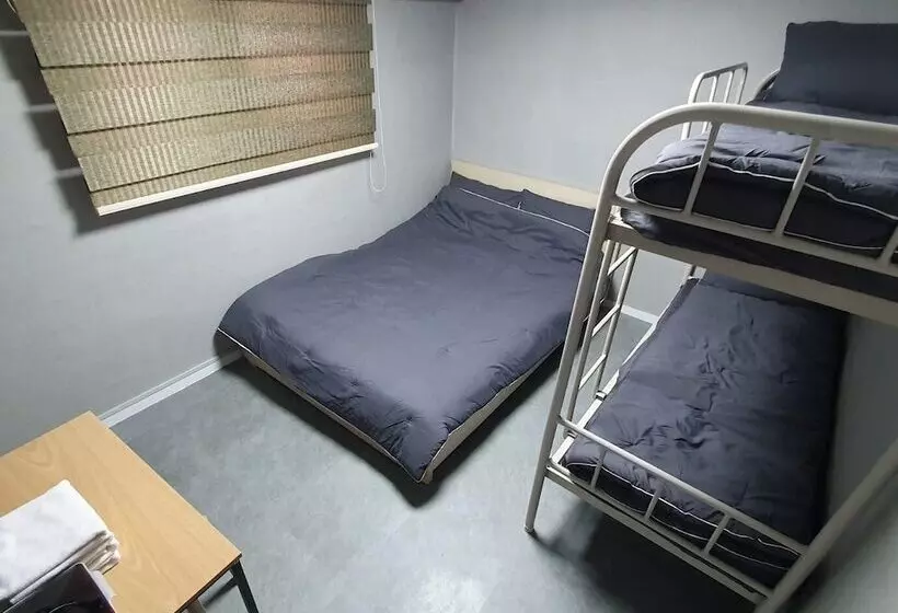 پانسیون Seven Hostel