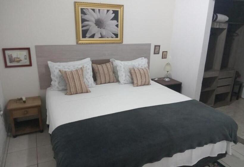 Bed & Breakfast Pousada Casa Jardim