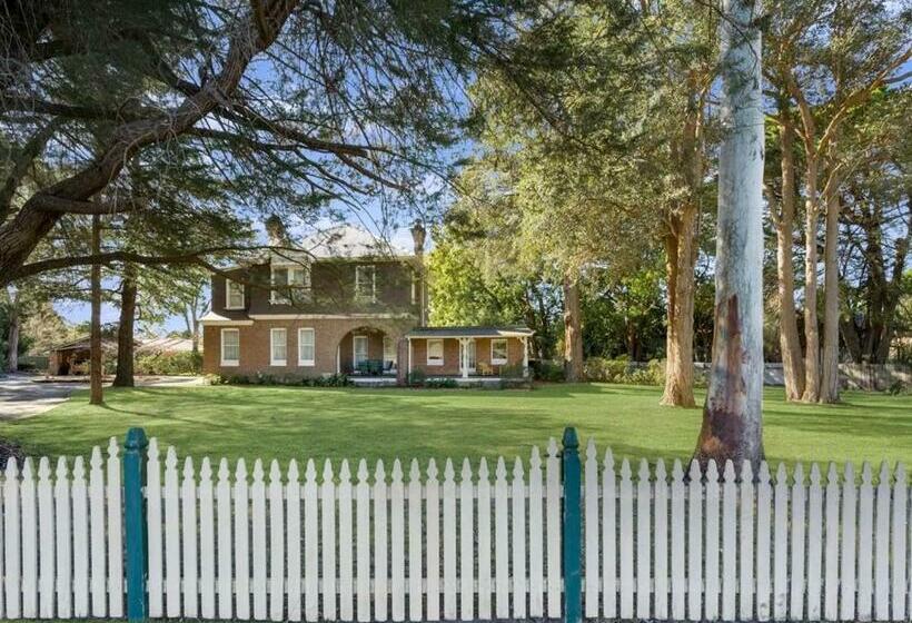 Пансион Mapleton Park Cottage