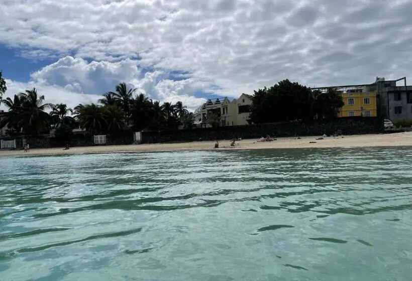 تختخواب و صبحانه Villa De La Playa
