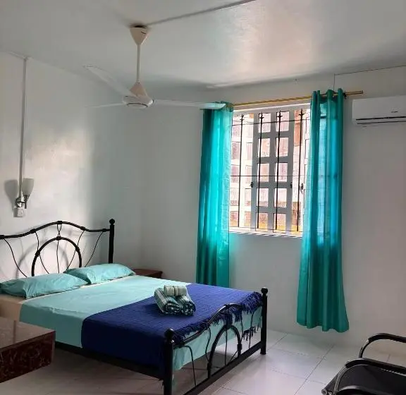 تختخواب و صبحانه Villa De La Playa