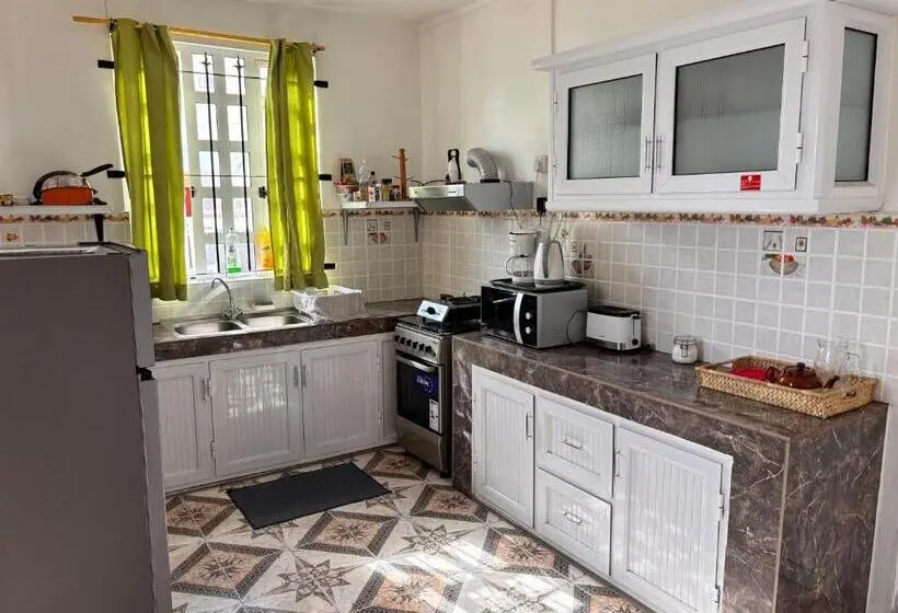 تختخواب و صبحانه Villa De La Playa