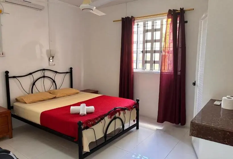 تختخواب و صبحانه Villa De La Playa