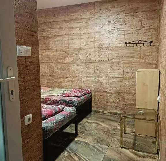 هاستل Berić Rooms