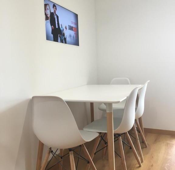 پانسیون Bedrooms With Private Bathroom In Modern Guest House