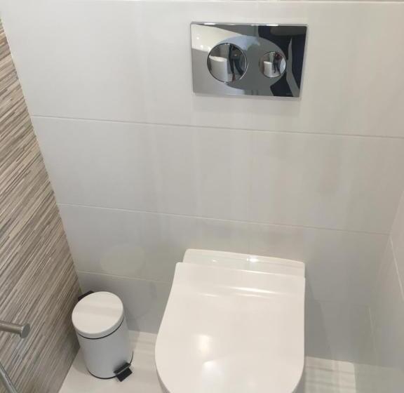 پانسیون Bedrooms With Private Bathroom In Modern Guest House