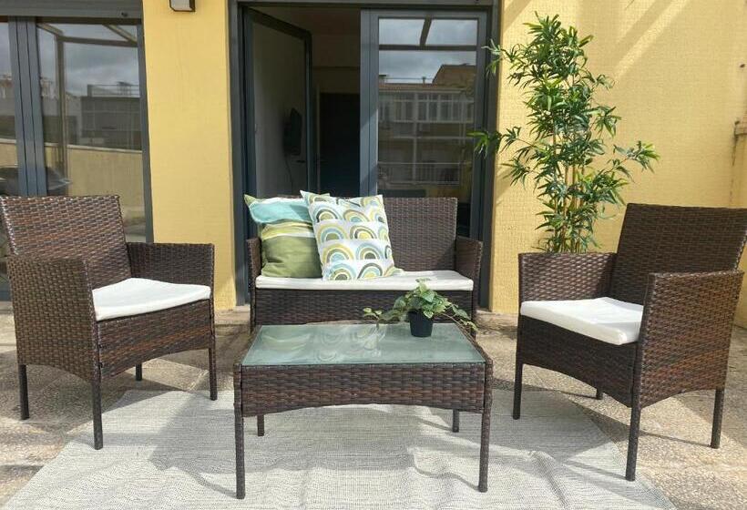 پانسیون Bedrooms With Private Bathroom In Modern Guest House