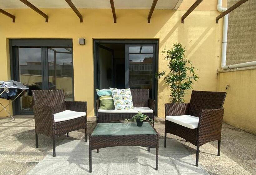 پانسیون Bedrooms With Private Bathroom In Modern Guest House