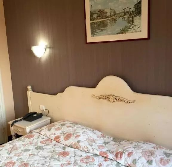 Hotelli Hôtel Au Lion D'or