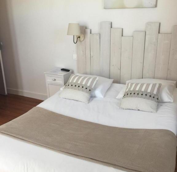 בית מלון כפרי Hôtel De La Tour