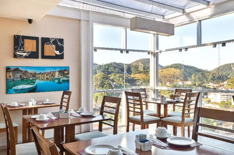 ホテル Petropolis Inn