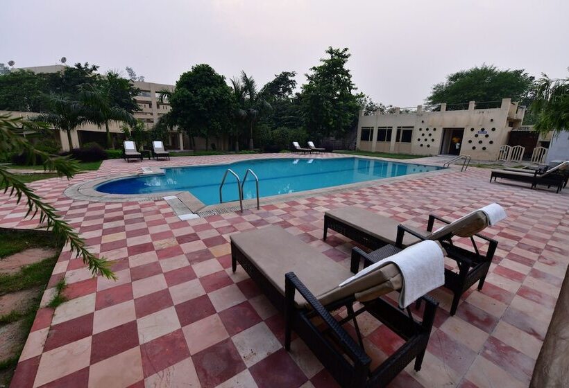 ホテル Kadamb Kunj Resort   Bharatpur