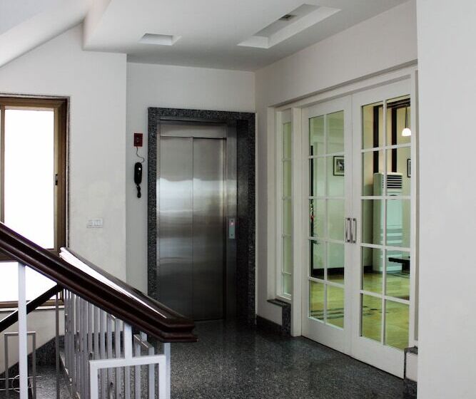 בית מלון כפרי 91 Golf Course Road