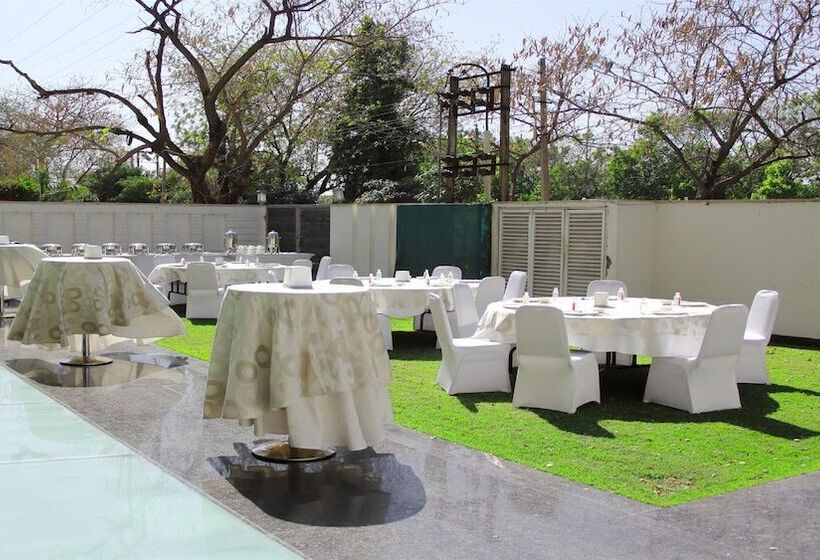 בית מלון כפרי 91 Golf Course Road