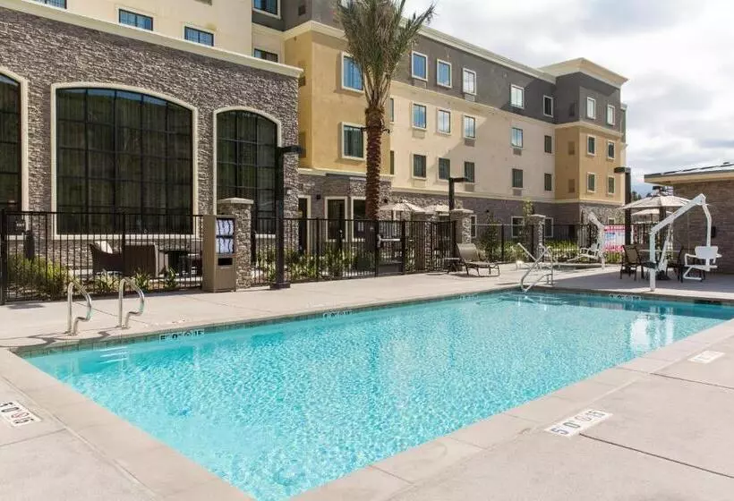 ホテル Staybridge Suites Corona South, An Ihg