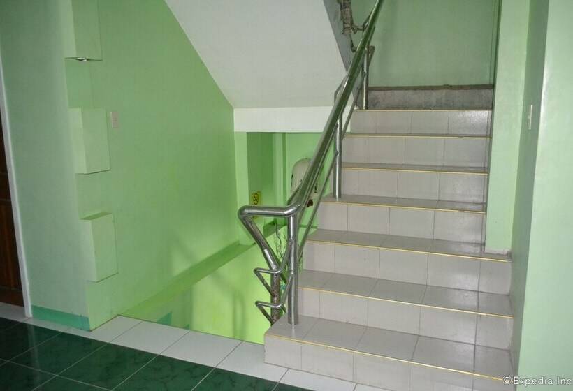 בית מלון כפרי Times Plaza