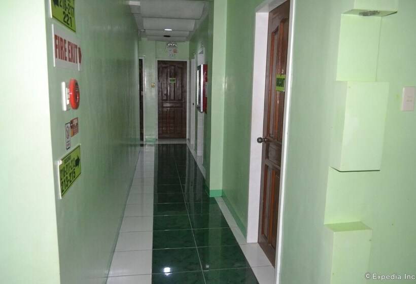 בית מלון כפרי Times Plaza