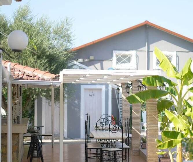 Mirsini Studios & Apartments