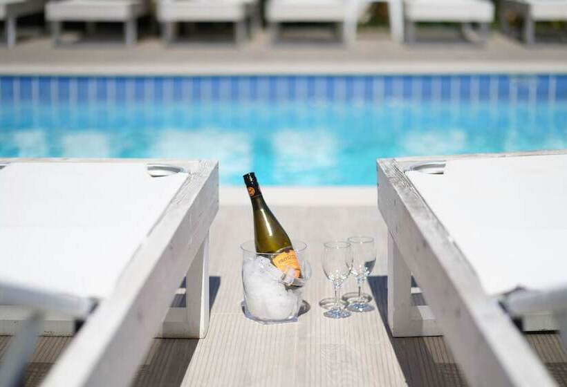 Mirsini Studios & Apartments