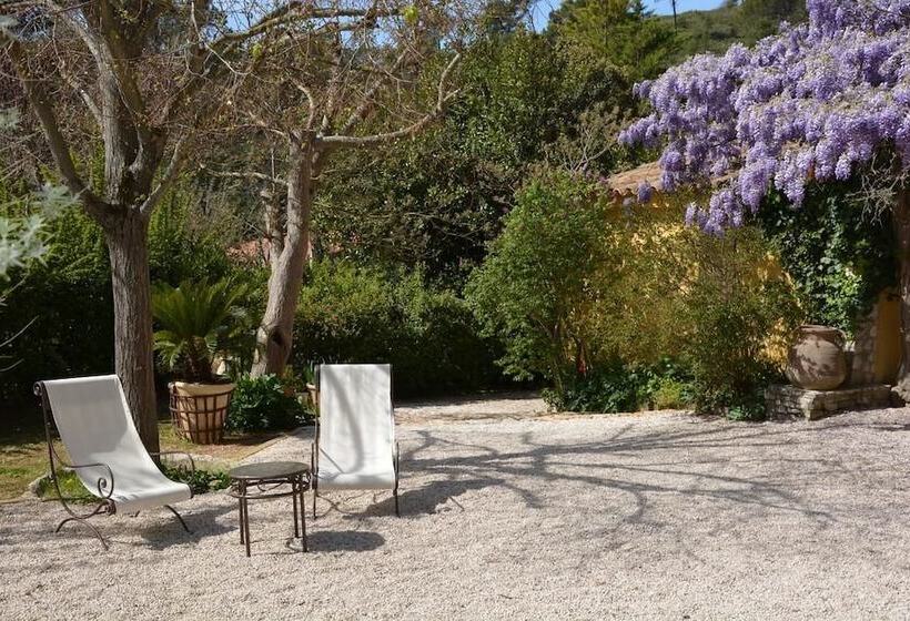 Пансион Le Mas Des Aludes