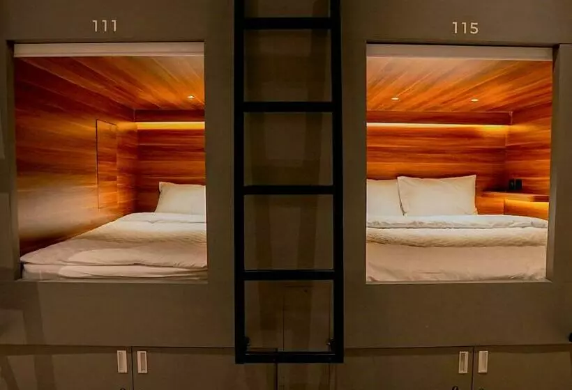 Kapselihotelli Ketje Luxury Capsule Mitra Reddoorz
