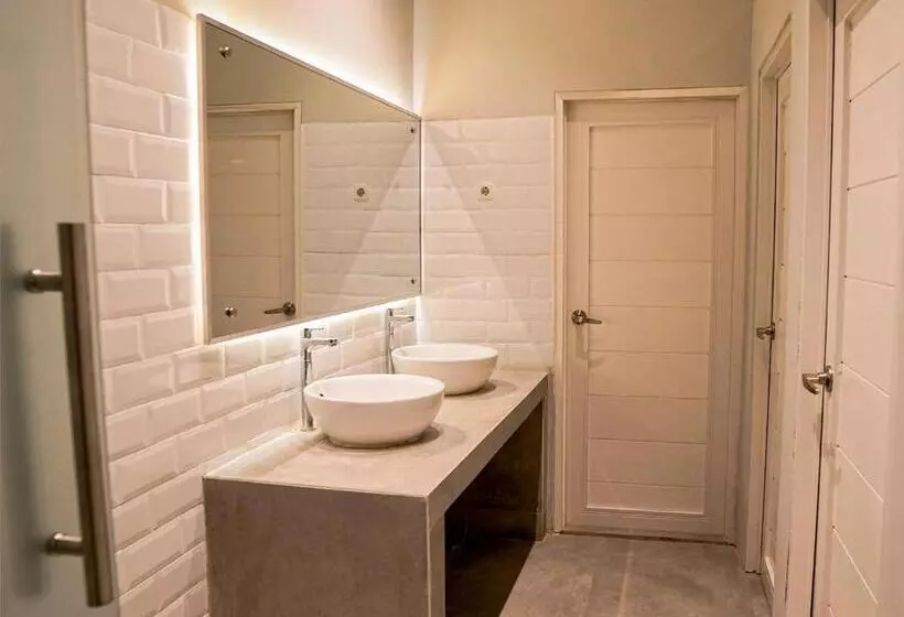 Kapselihotelli Ketje Luxury Capsule Mitra Reddoorz