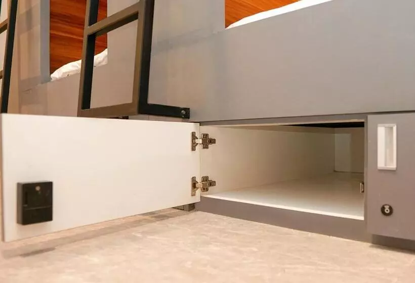 Kapselihotelli Ketje Luxury Capsule Mitra Reddoorz