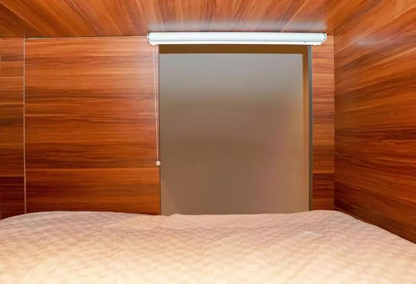 Kapselihotelli Ketje Luxury Capsule Mitra Reddoorz