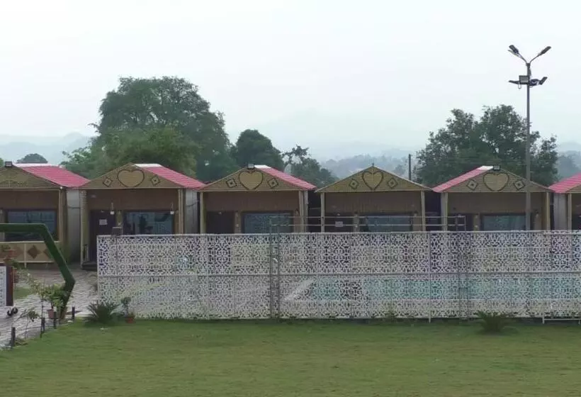 Hotelli Midwaay Resort