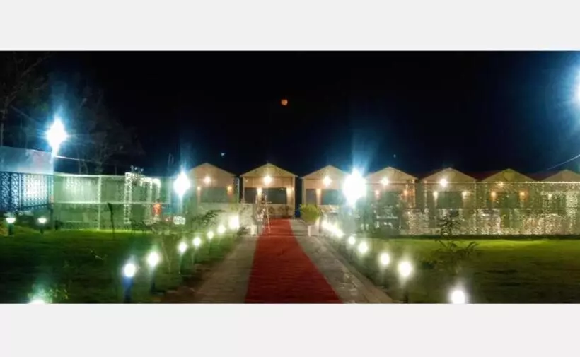 Hotelli Midwaay Resort