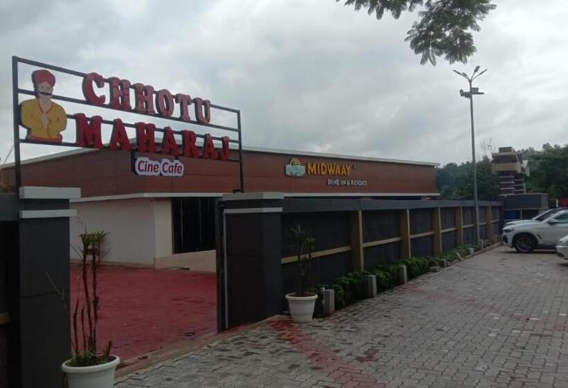 Hotel Midwaay Resort