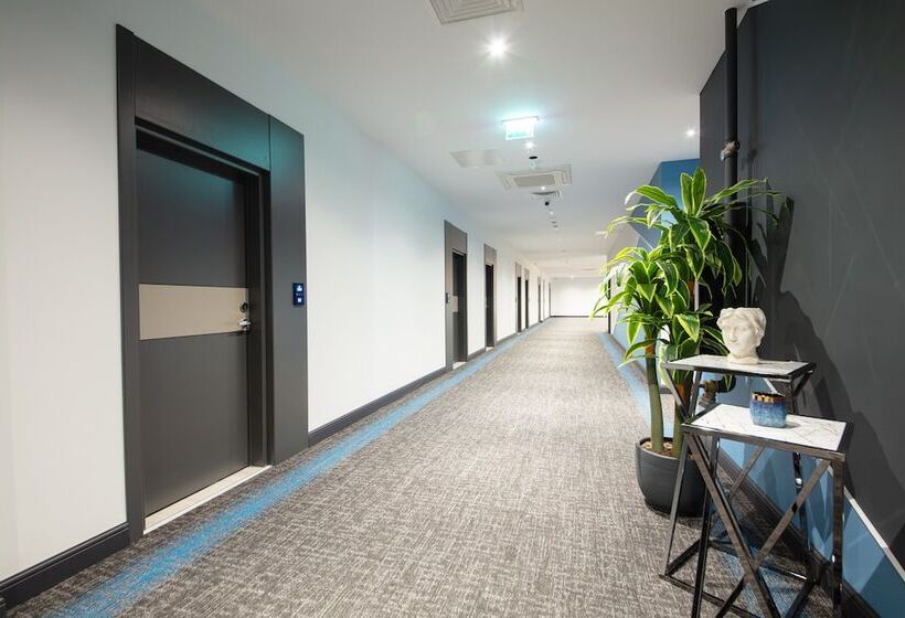 בית מלון כפרי V Center