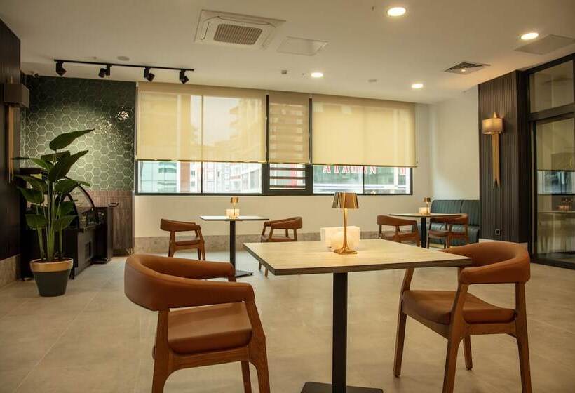 בית מלון כפרי V Center