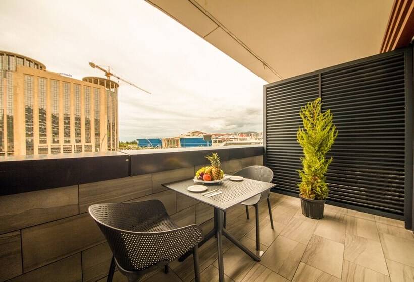 בית מלון כפרי V Center