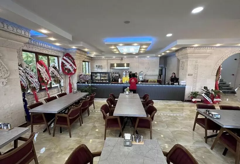 White Life Hotel & Cafe