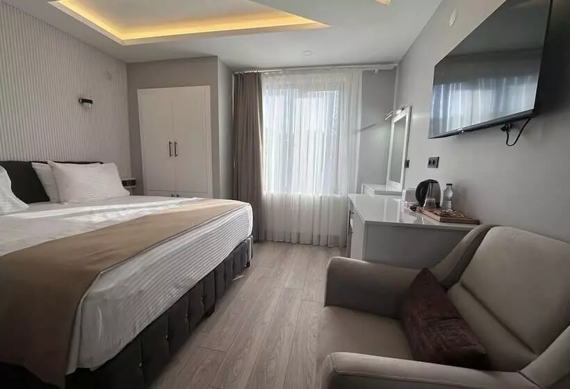 White Life Hotel & Cafe