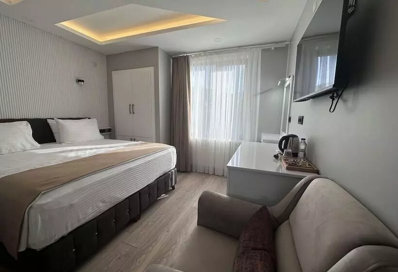 White Life Hotel & Cafe