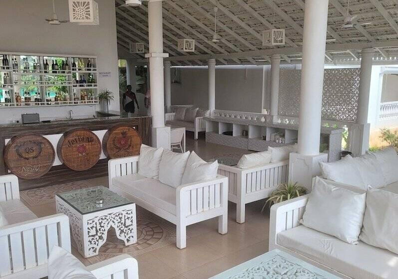 هتل Lillywoods Nv Beach Resort