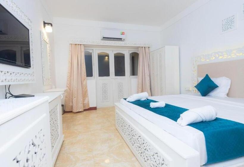 هتل Lillywoods Nv Beach Resort