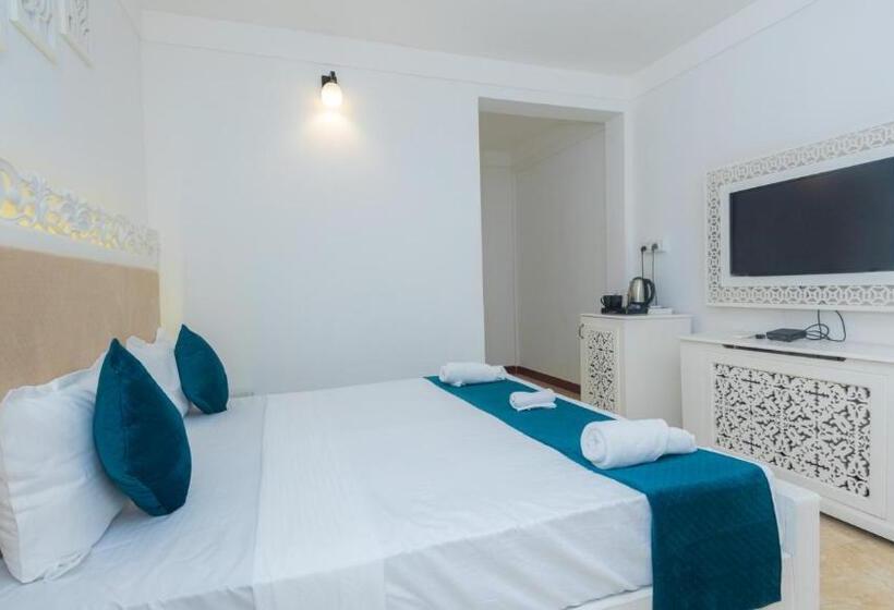 هتل Lillywoods Nv Beach Resort