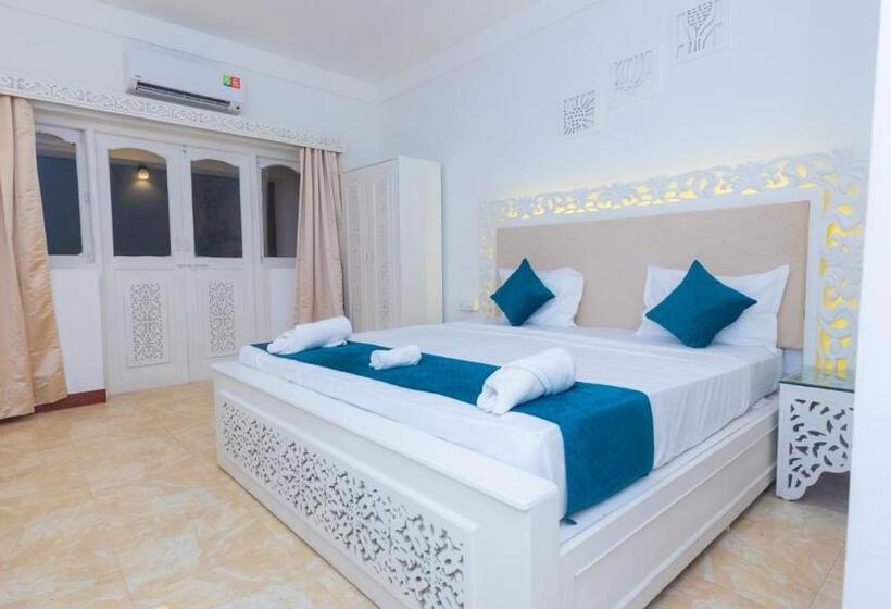 هتل Lillywoods Nv Beach Resort