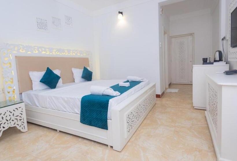 هتل Lillywoods Nv Beach Resort