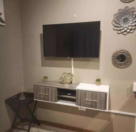 Majatalo Charles Court Guest House