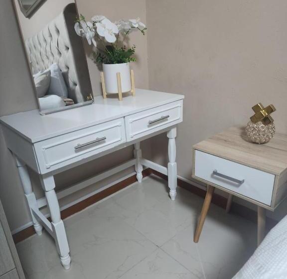 بنسيون Charles Court Guest House