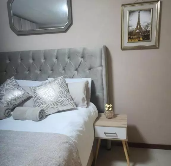 Majatalo Charles Court Guest House